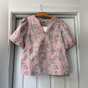 Voy Boutique Short Sleeve Floral Top  w/ Fuller Sleeves Sz Medium
Boutique/ NWT